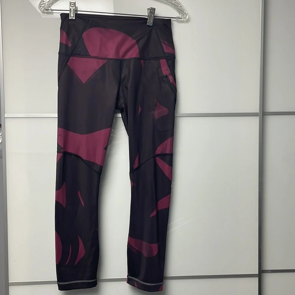 Lululemon All Sport Crop
Back Spin Stroke Dashing Purple Black size 4 - Picture 3 of 9